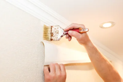 Pose de papier peint à Charavines — revêtements muraux et toiles de verre
